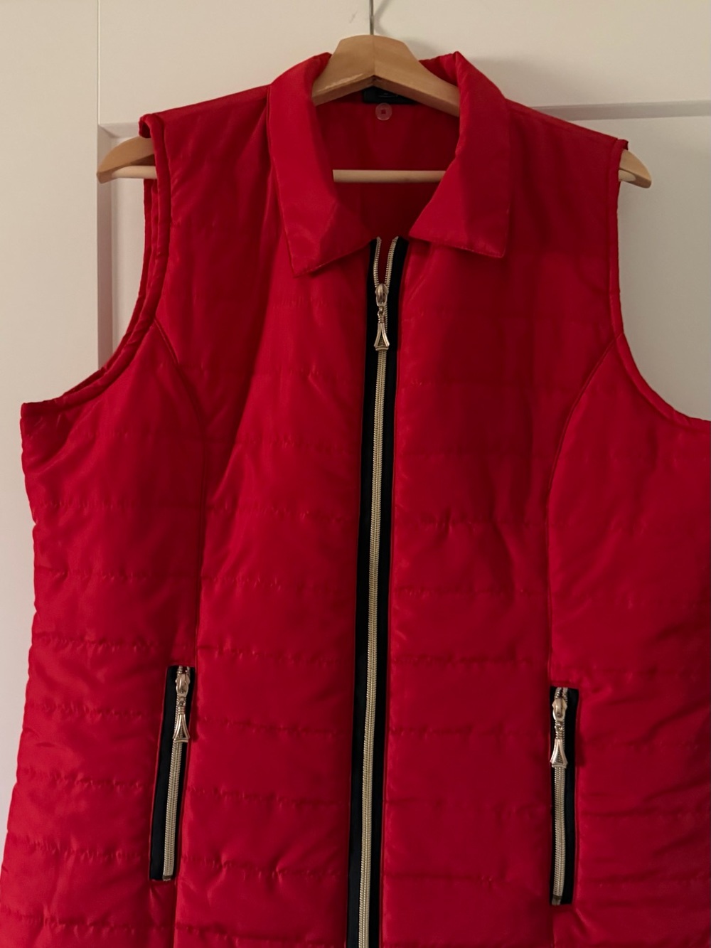 Hannah Red Quilted Sleeveless Vest with Zip Pockets